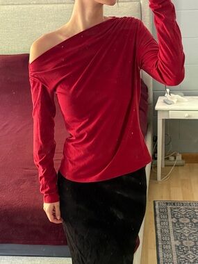 Off-Shoulder Long Sleeve Top Red